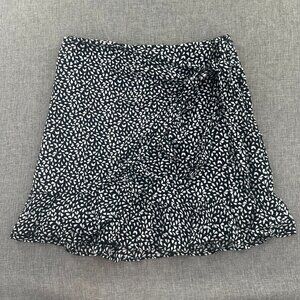 New! gb Girls Wrap Skirt XL‎ Black White Ruffled Hem Lined Zipper Closure